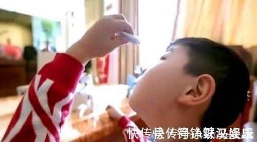 零件|儿子误将502滴入眼中,爸爸“教科书式”方法救了孩子,医生:高明
