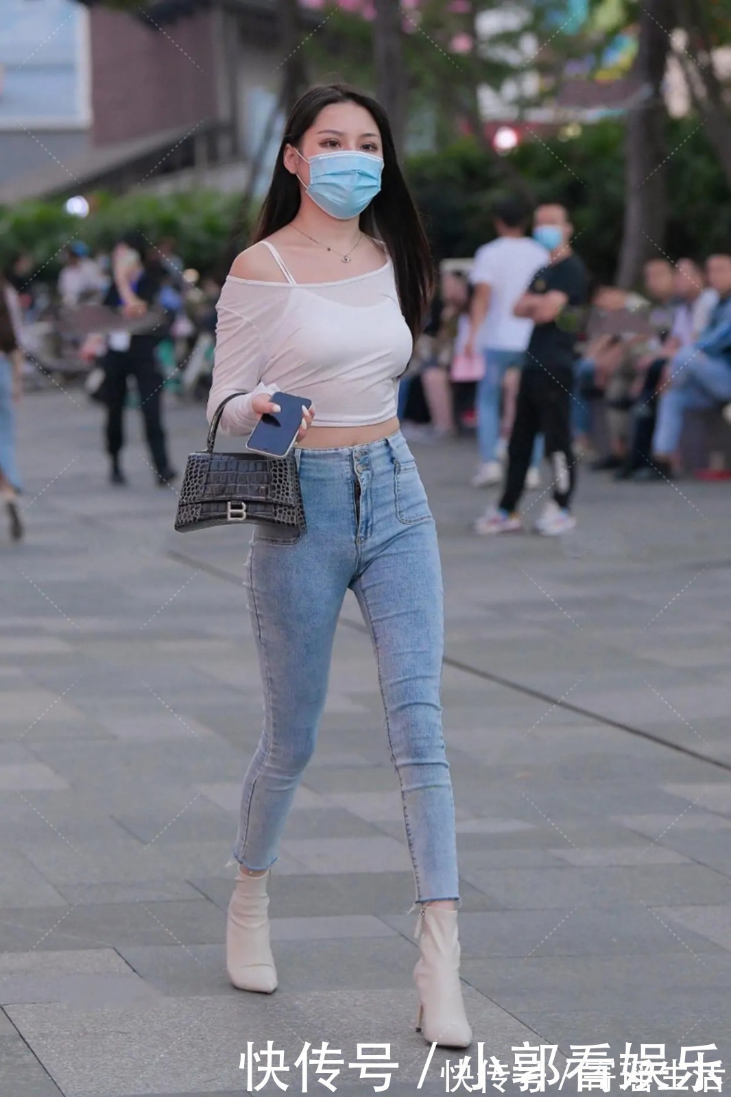 时尚 一字斜肩+牛仔裤穿搭,简单出众,轻松美出时尚感!