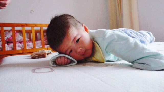 颈部|宝宝为什么要多趴1-3个月是娃练趴的“黄金期”,家长不要错过