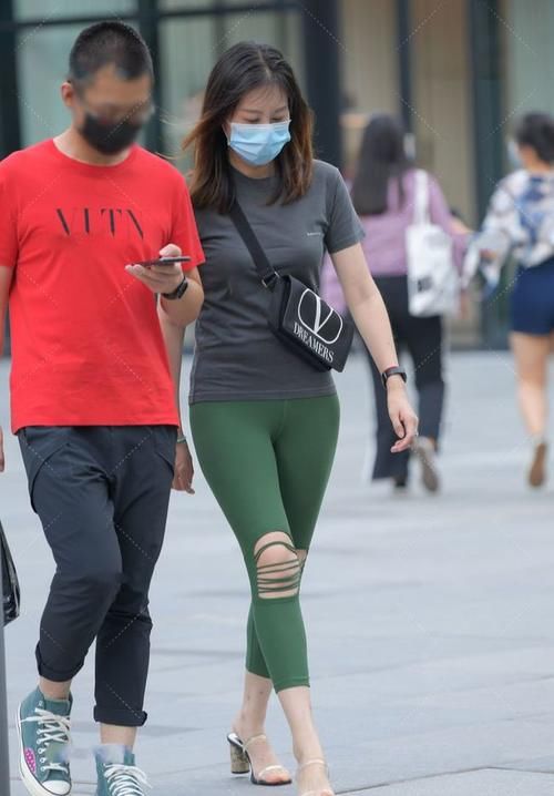 镂空|如何穿出运动风，瑜伽裤应该如何选择上衣，快看过来！