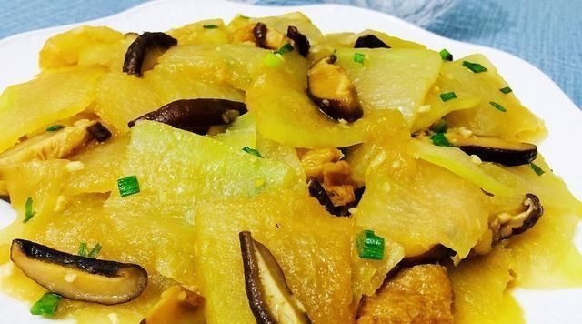 香菇条|天热,最该吃的不是丝瓜,而是这菜,隔天吃1次,又瘦又美过夏天