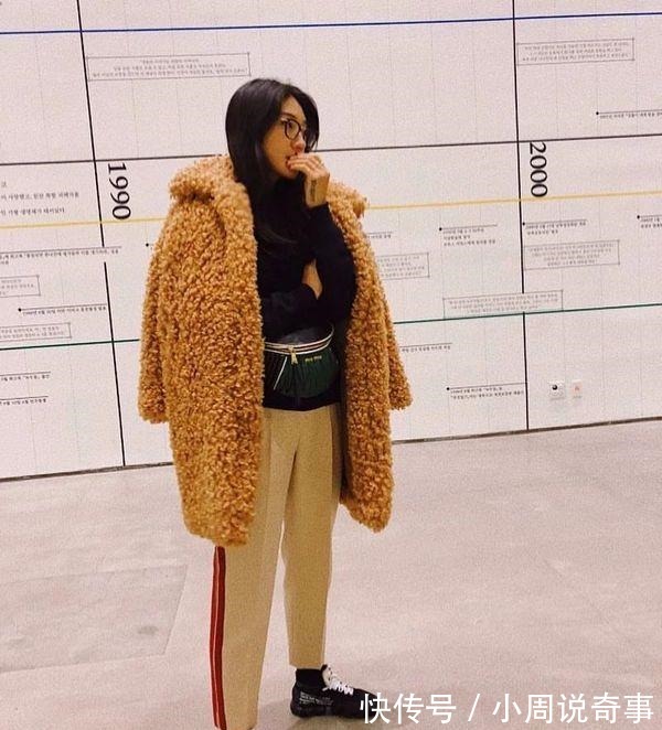 潮流女神 上脚万元球鞋开着百万跑车,新一代潮流女神是她!