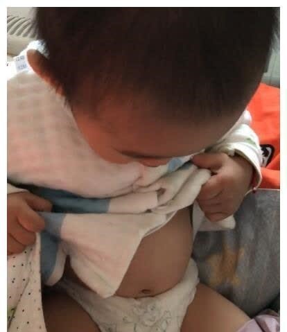 尿不湿|妈妈出差一周,老公报喜说宝宝长了两斤,发来视频一看,哭笑不得
