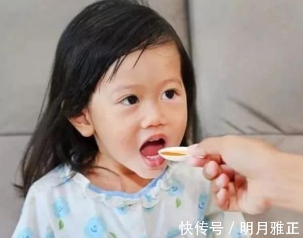 智齿|6岁男娃长“双层牙”,老人的“坏习惯”害了娃,你家有这习惯吗