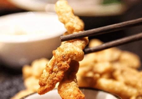 炸酥肉，牢记3点小技巧，酥肉炸好香酥美味，不发硬，比买的实惠