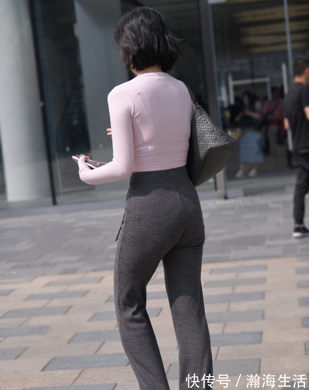 阔腿裤|休闲时尚的喇叭裤穿搭,舒适又显气质,让你轻松摆脱路人感