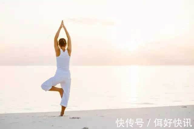 脚尖|身体有无血栓,看看手脚会知道学会2个小动作,或许血管不再堵