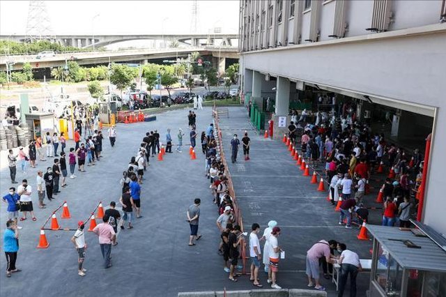 林右昌|到底哪感染的?台湾一男子卧床5年感染新冠病逝,家人检测全阴性