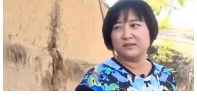 明星也不容易,朱丹被农村厕所吓退,贾玲就地解决,张亮猛憋气