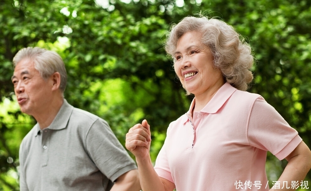 医生提醒:脑梗“源头”被发现,肥肉不是首位的,3物更要当心