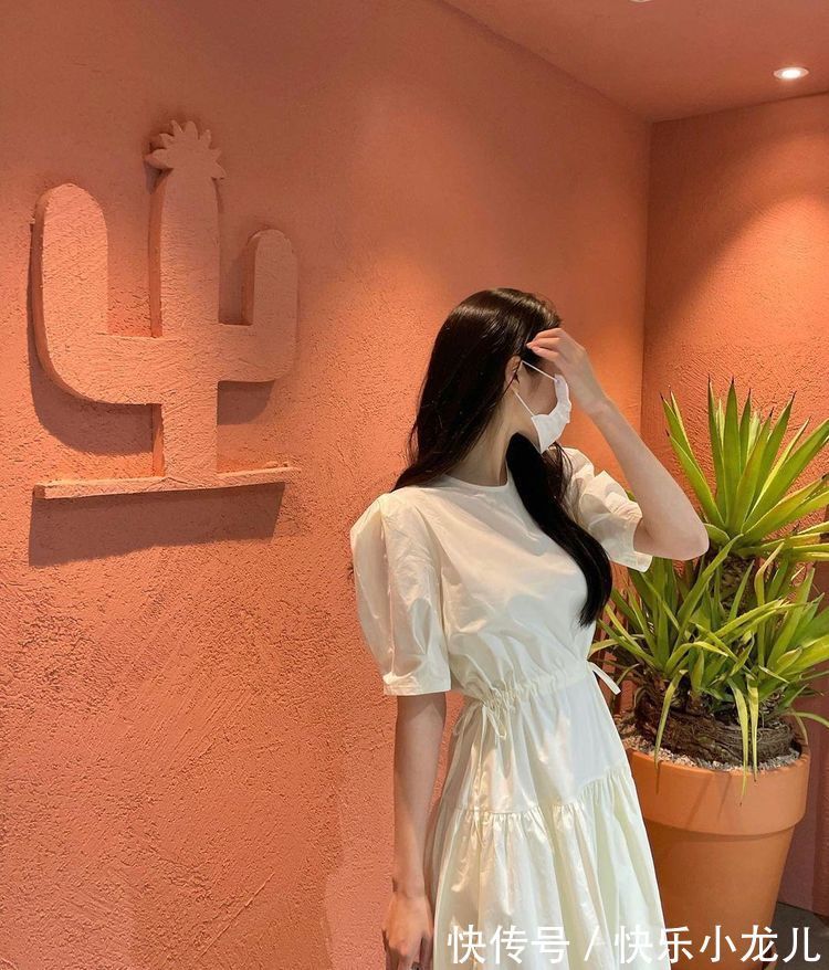 腰线处|腰细大腿粗的女孩别再穿紧身裤了，试试这3种连衣裙，显得时尚可爱