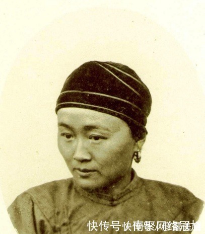 发胶|老照片:清朝女子没有发胶,怎么固定这么奇特的头发