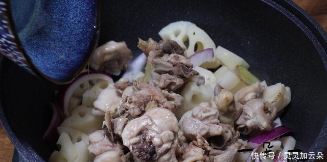 简单|鸡块这么做真香,好吃又简单的美食,莲藕烧鸡块