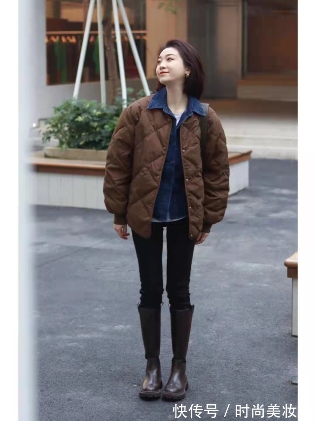 牛仔 平平无奇的“牛仔衬衫”,用这4种搭配技巧,洋气又显气质