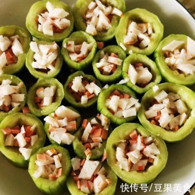 美人水|粉丝什锦蒸丝瓜这样做也太好吃了，每天下饭都靠它