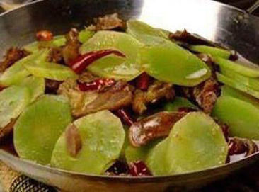 美食精选：鱼香肉丝，蒜蓉剁椒蒸豆腐，百香果酸汤巴沙鱼，干锅鸭煮芦