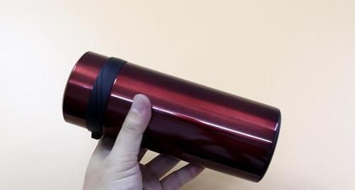 小窍门|如何清洗保温杯?教你一个小窍门,摇一摇就很干净,学会告诉家人