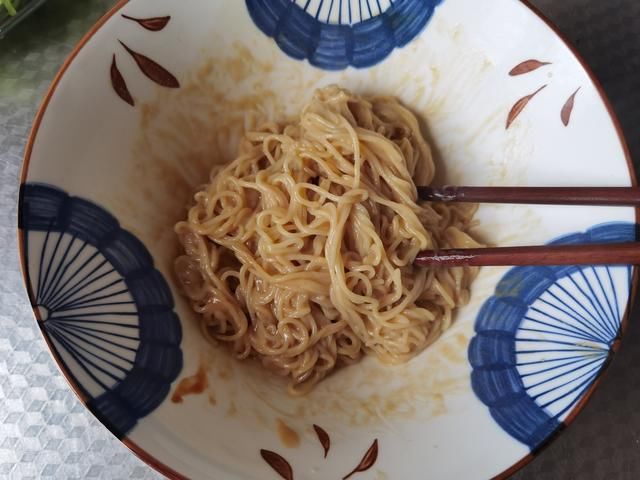 拌面|天热不爱吃饭，试一试这道花生酱拌面，清新爽口，让人食欲大增