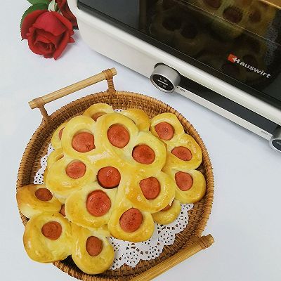 可可爱爱花朵肠仔包