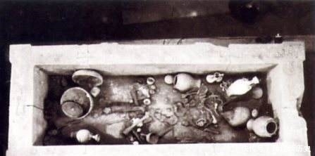 考古人员进一古墓,棺材上竟然写着四个字的诅咒!