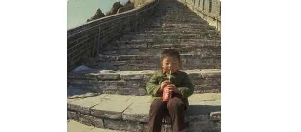 詹姆斯|当年他在长城喝可乐，就被称为首位喝可乐的中国人，现状如何了