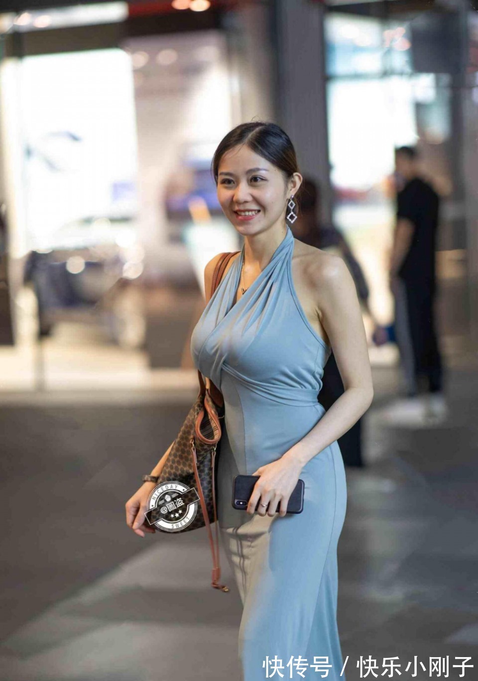 搭配|女神连衣裙穿搭,让造型显得时髦不单调,身材火辣