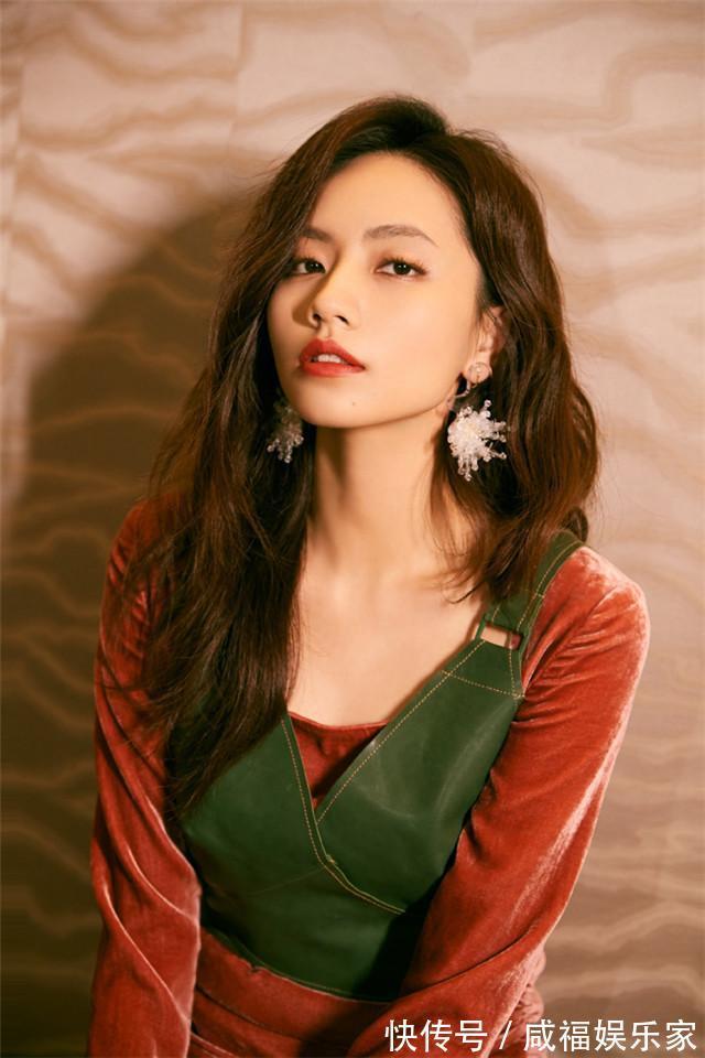 纹理烫 女人50岁后,别再剪短发了!今年流行这些发型,时髦减龄又气质