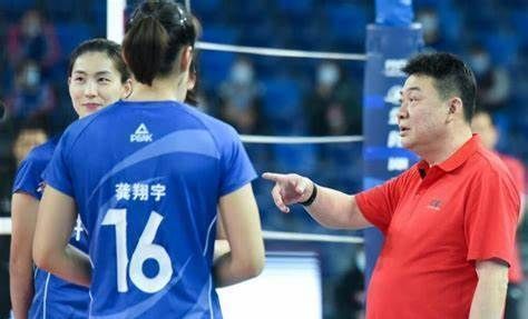 球队|郎平放心了!中国女排处在分岔路,蔡斌再挑主帅重担考验魄力