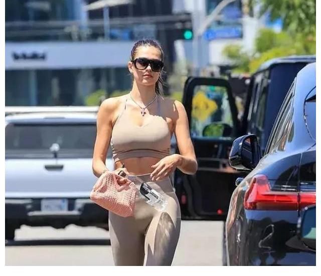 样貌|美女明星健身忙，一副墨镜增添了几分神秘感……