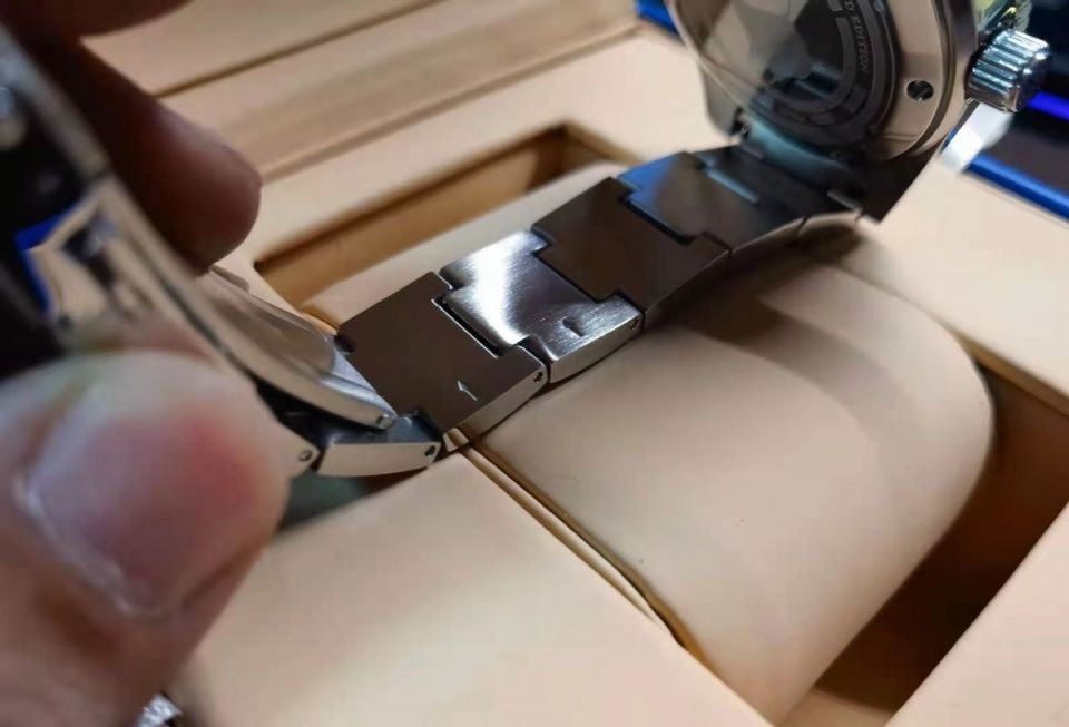 腕间的独角兽把玩那属于时光和你我的记忆PROXIMA