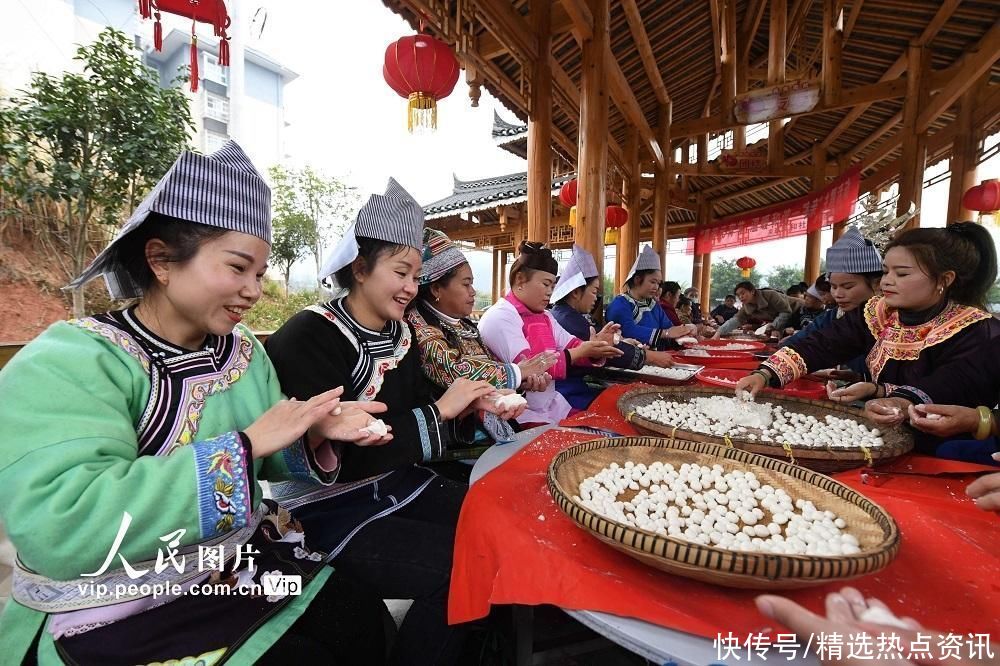 贵州榕江：易地搬迁群众制作汤圆迎元宵