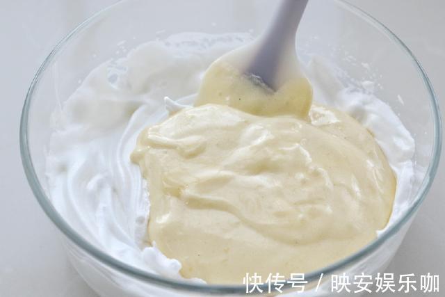 蛋黄|用平底锅就能做舒芙蕾松饼，口感松软香甜，孩子天天吃也不嫌腻！