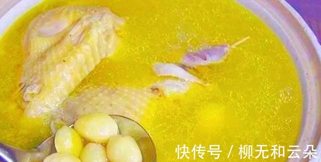 白果仁|鸡汤鲜美可口,酒香微微,鸡肉耙烂,糯软不柴,喝汤吃肉两相宜!