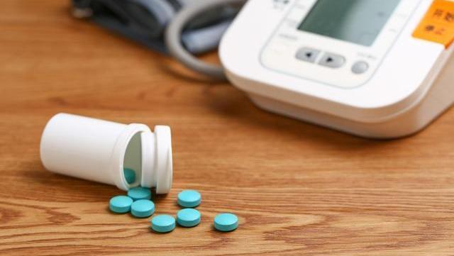 稳定血压|长期服用降压药，虽能稳定血压，但要承受三个健康问题