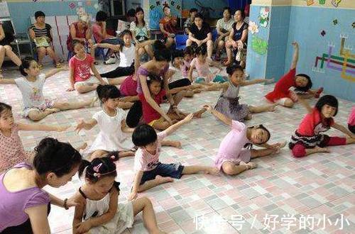 姑娘|7岁的姑娘放学回家就把自己锁在房间了,到底是因为什么呢