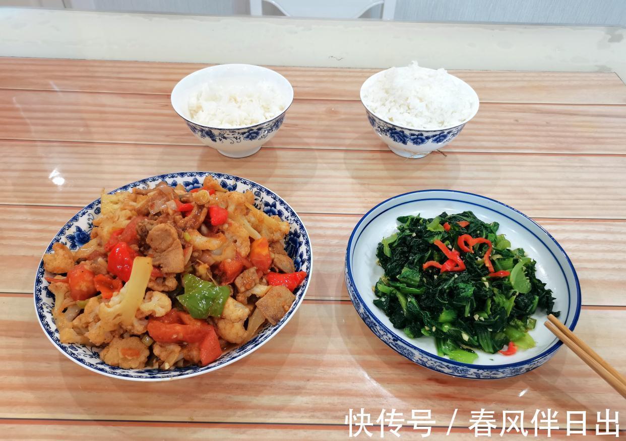 夫妻俩每天下班后这样吃晚餐,一碗面或两盘菜,最简单的幸福