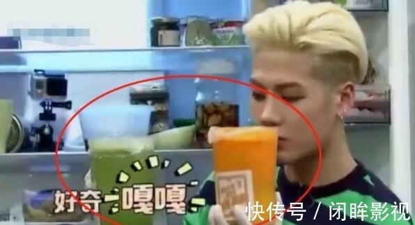 剥蒜|撒贝宁用刀剥蒜!刀面压蒜手握拳重锤,惊得身边众人直呼:小心手