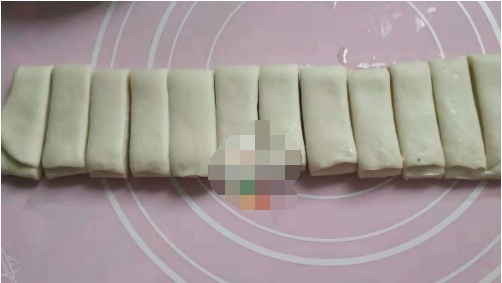 黑芝麻|早餐我做了这道美味，香脆松软，儿子都吃嗨了，三天两头准做一锅