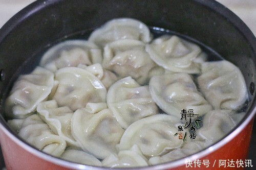 速冻水饺是开水下锅还是冷水下锅怎样煮不破皮来，统统告诉你