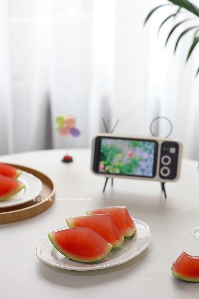 孩子|西瓜果冻，夏日消暑首选，两块钱能做一堆，孩子特爱吃