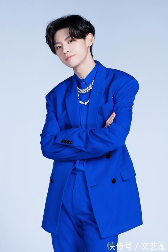 综艺|小鬼恋爱综艺中立人设翻车，称不怎么和女生单独吃饭，却被扒出与女生接吻照