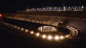 她们的早春秀有多美，我的心就有多荡|壹周潮话题 | 紧身裤