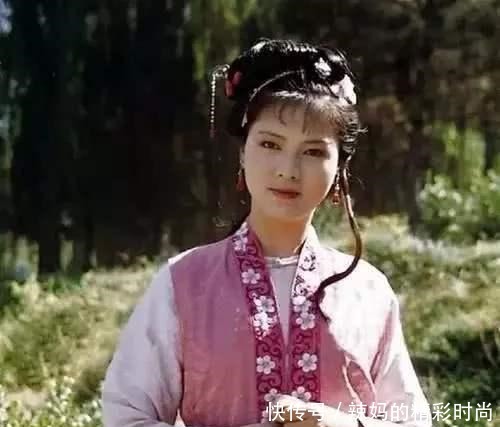 红楼梦贾府的丫头宁死不离开贾府,看看贾府给了她们什么