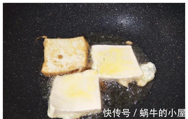 不粘锅|1块豆腐，1个鸡蛋，教你做好吃的煎豆腐，这样做豆腐不碎不粘锅