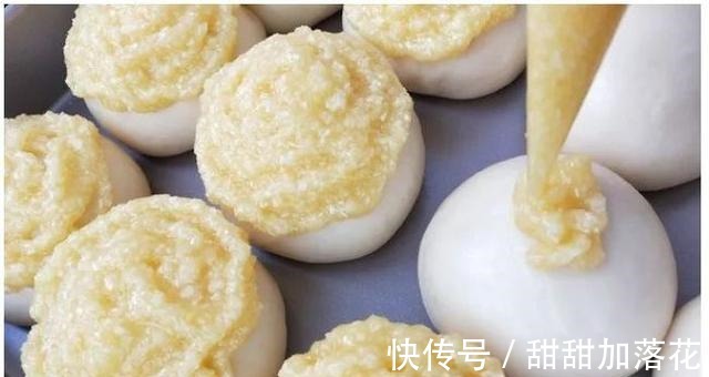 椰香浓郁的奶香椰蓉小面包，零失败简单又快手，好吃到停不下来！