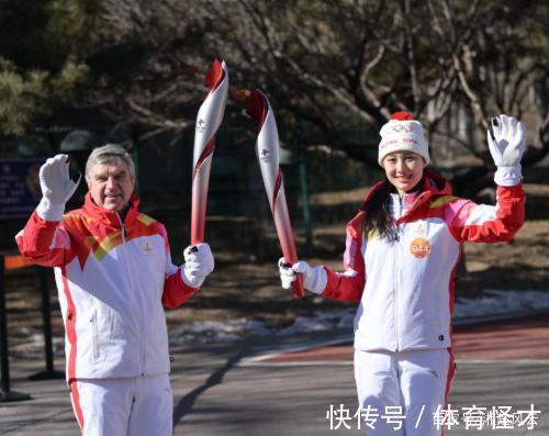 冬奥会|3名国乒队员和3名女排国手参与火炬传递,男帅女靓,巴赫也在其中