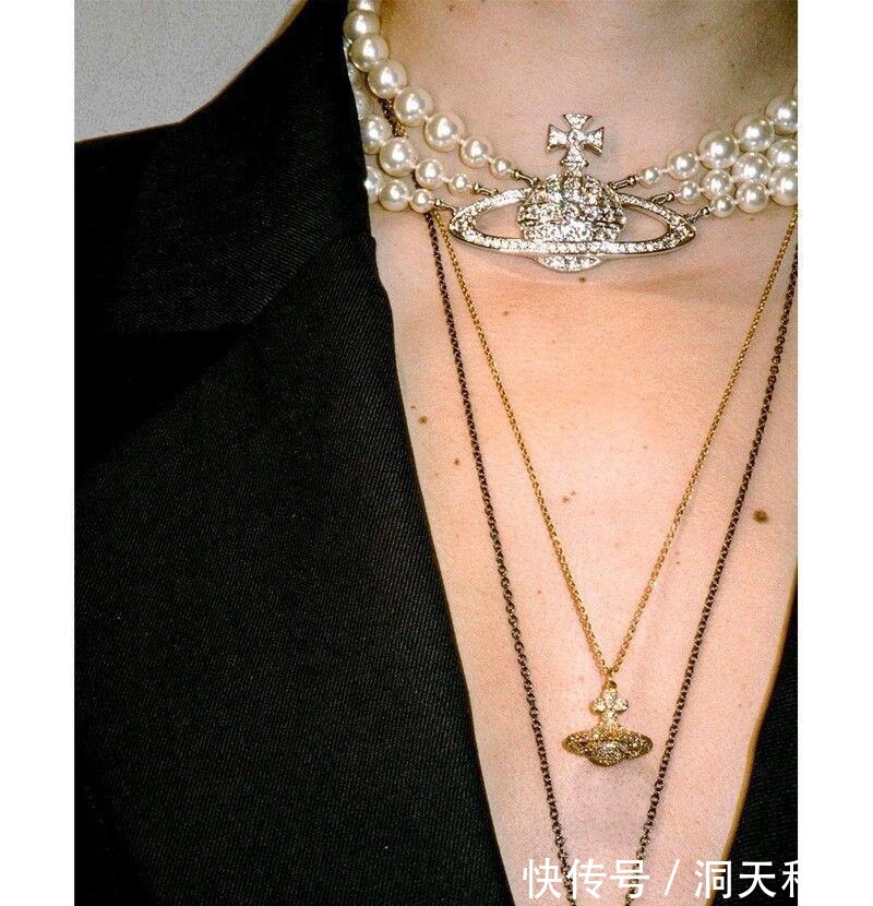 耳环 大宝石项链红毯回归,珍珠项链多层进发,社交媒体改变审美