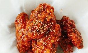 红烧鸡翅吃腻了,送您美味的韩式炸鸡做法,简单美味吃不腻
