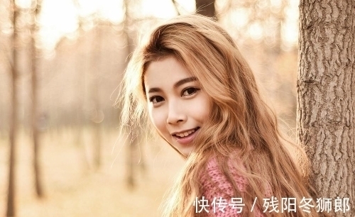 秋水!一池秋水一帘诗,半卷闲愁携入梦;九赋伤秋词,缕缕心音凭雁送