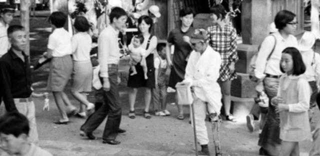 迎接|日本战败后士兵回家,其妻子用啥方式迎接日兵不如战死沙场